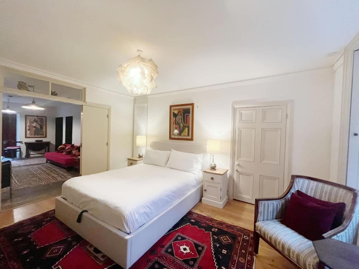 One Bedroom Basement Flat In Canynge Square Apartamento