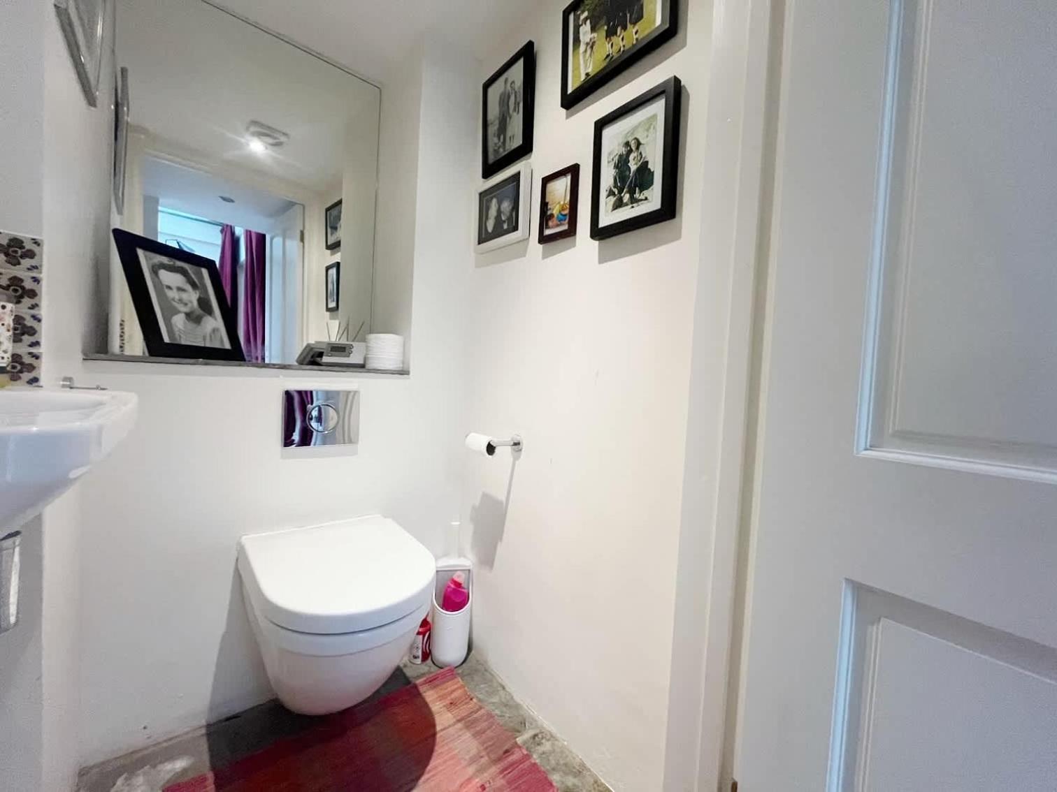 One Bedroom Basement Flat In Canynge Square